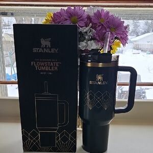 Stanley Flowstate Tumbler in Dark Blue
